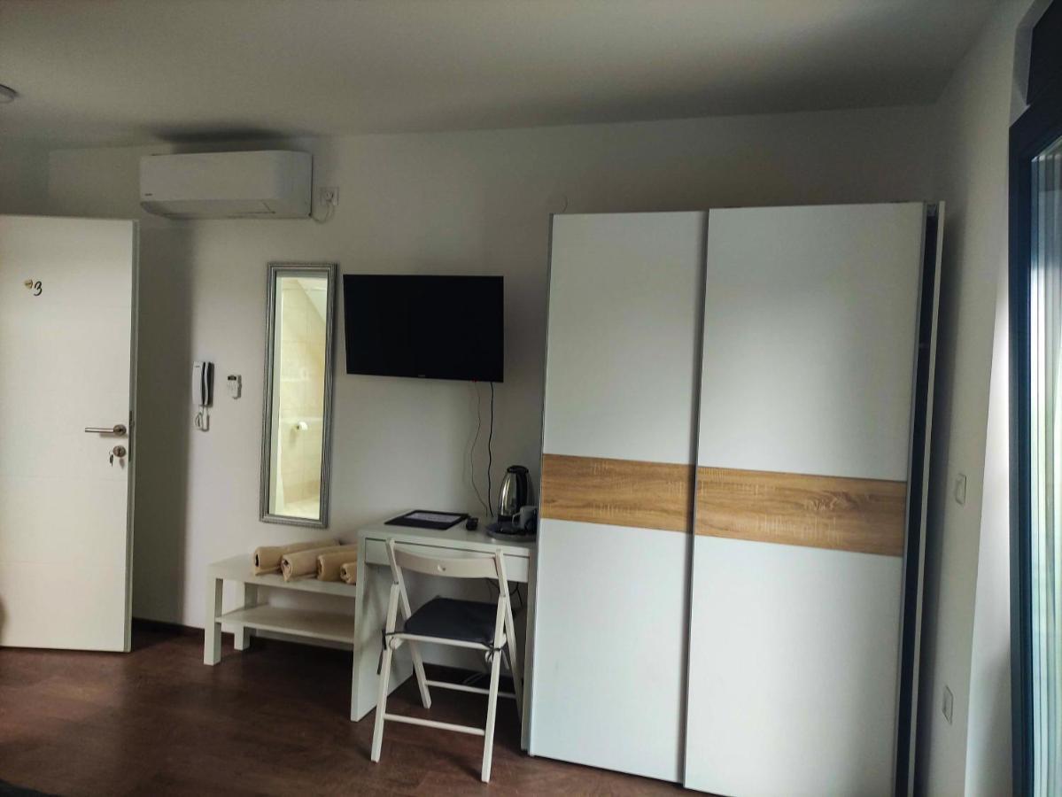 Kraljeva Hiza - Apartmani I Sobe Kralj สเวติ มาร์ติน นา มูรี ภายนอก รูปภาพ