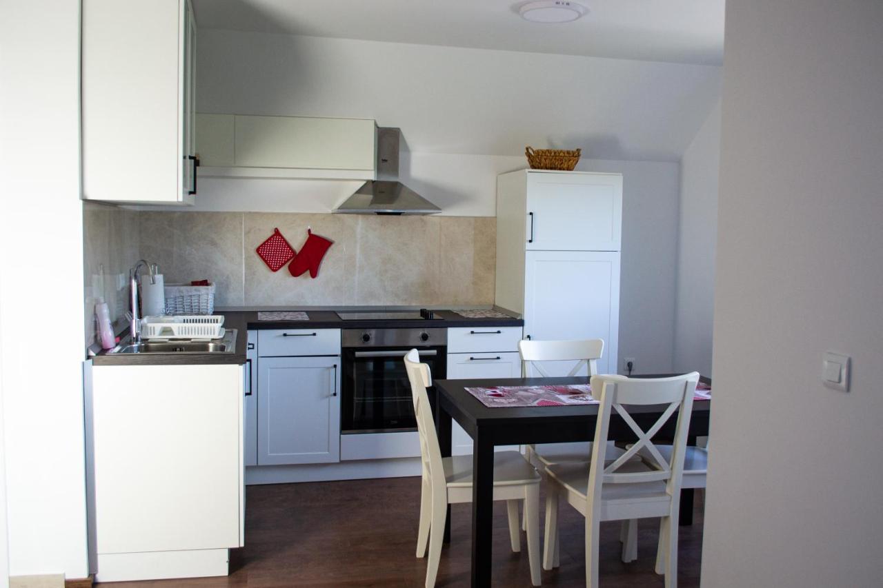 Kraljeva Hiza - Apartmani I Sobe Kralj สเวติ มาร์ติน นา มูรี ภายนอก รูปภาพ