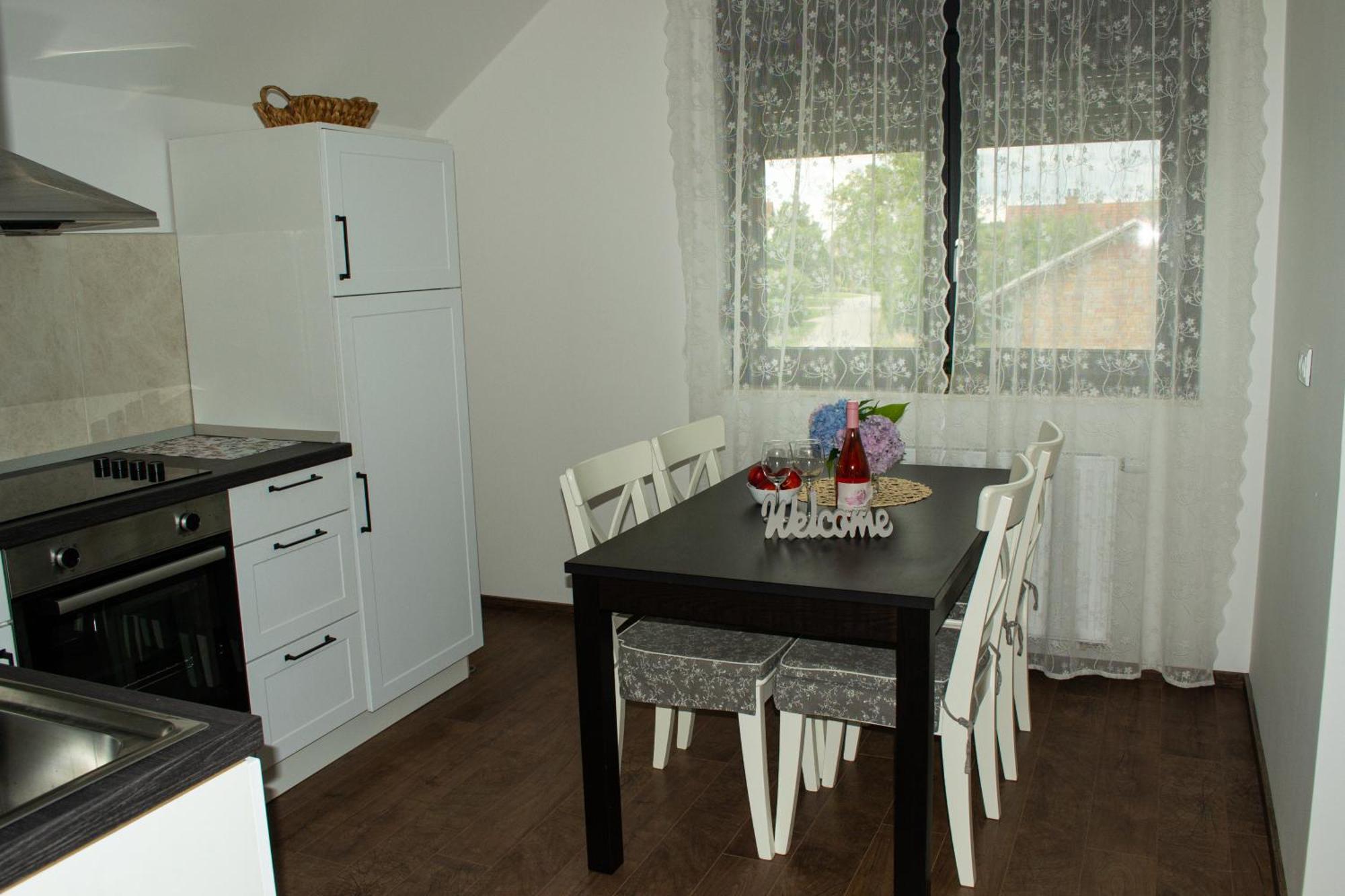 Kraljeva Hiza - Apartmani I Sobe Kralj สเวติ มาร์ติน นา มูรี ภายนอก รูปภาพ