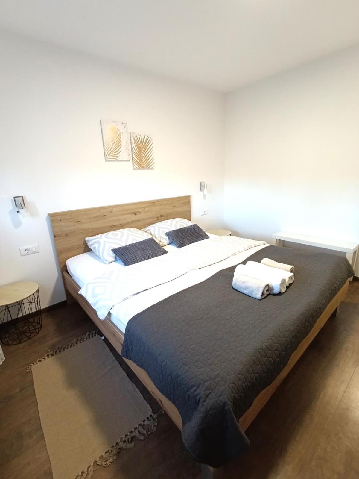 Kraljeva Hiza - Apartmani I Sobe Kralj สเวติ มาร์ติน นา มูรี ภายนอก รูปภาพ