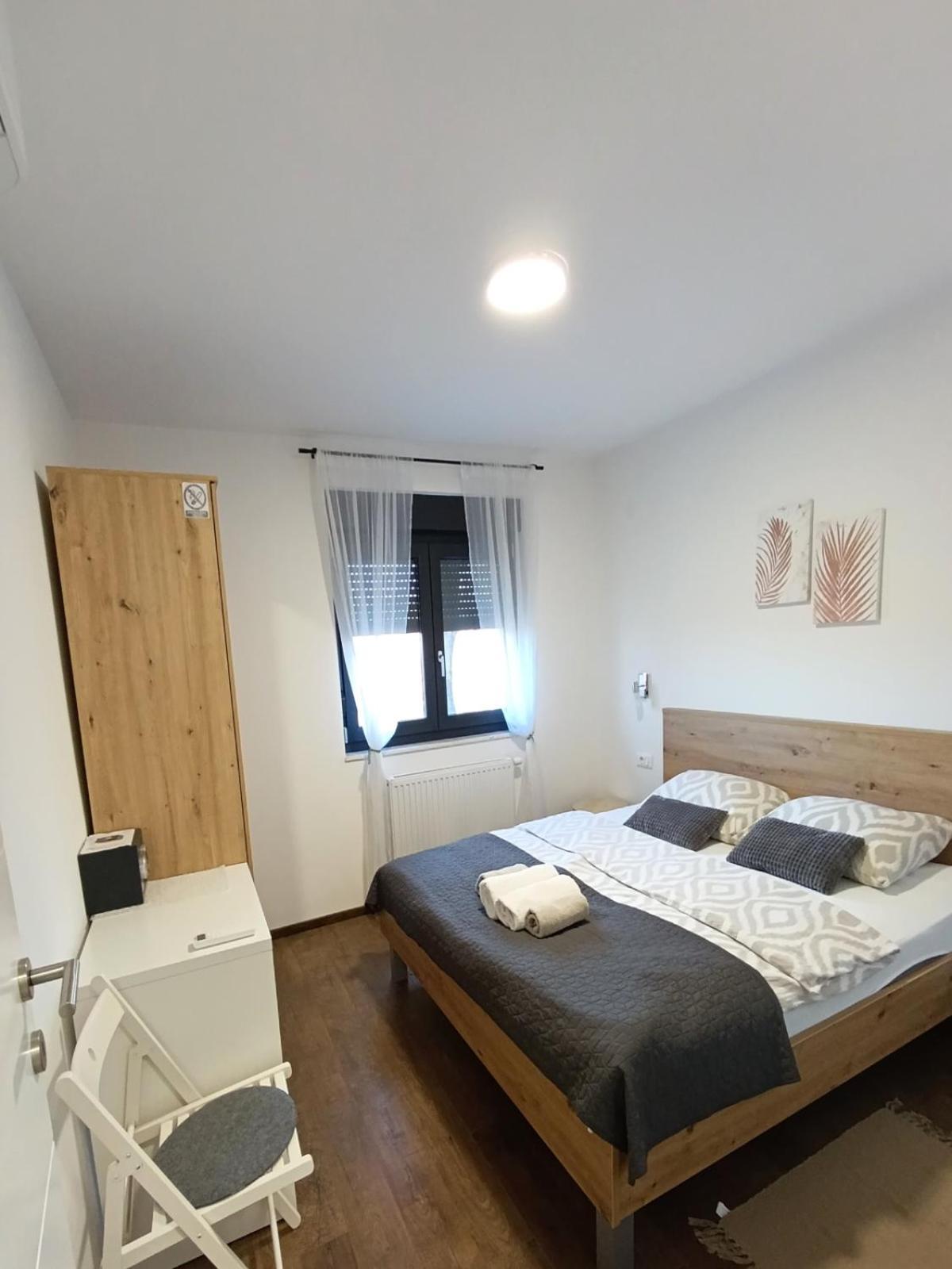 Kraljeva Hiza - Apartmani I Sobe Kralj สเวติ มาร์ติน นา มูรี ห้อง รูปภาพ