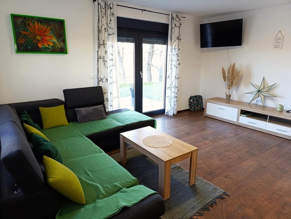 Kraljeva Hiza - Apartmani I Sobe Kralj สเวติ มาร์ติน นา มูรี ห้อง รูปภาพ